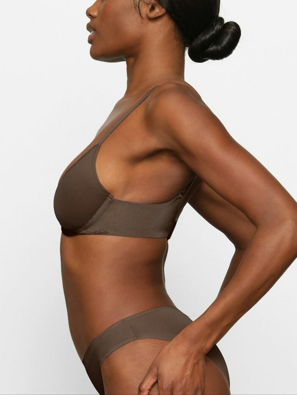 Skims Weightless Scoop Bra - Picture 2 of 10